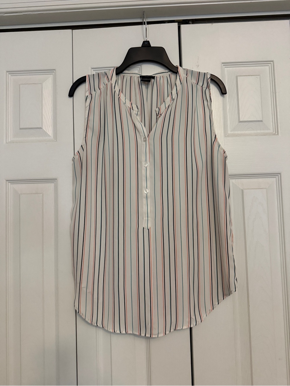 Ann Taylor Sleeveless V-Neck Blouse in White with Multi-Color Stripes